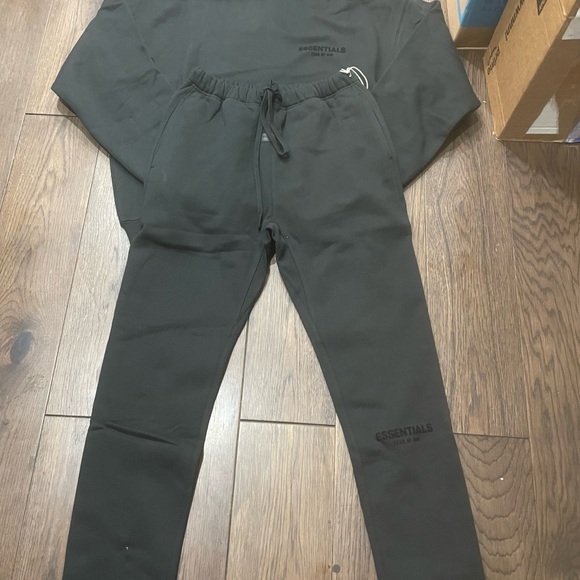 Essentials fear of God black set ￼ - Picture 4 of 5